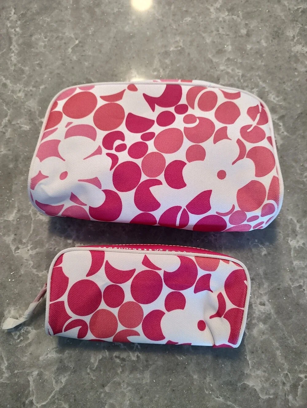 Clinique two make up cases like new pink/white